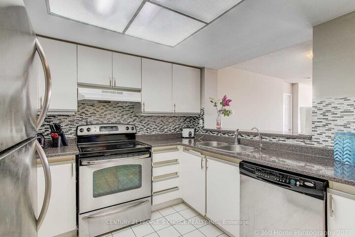 Property Photo:  335 Webb Drive 1601  ON L5B 4A1 