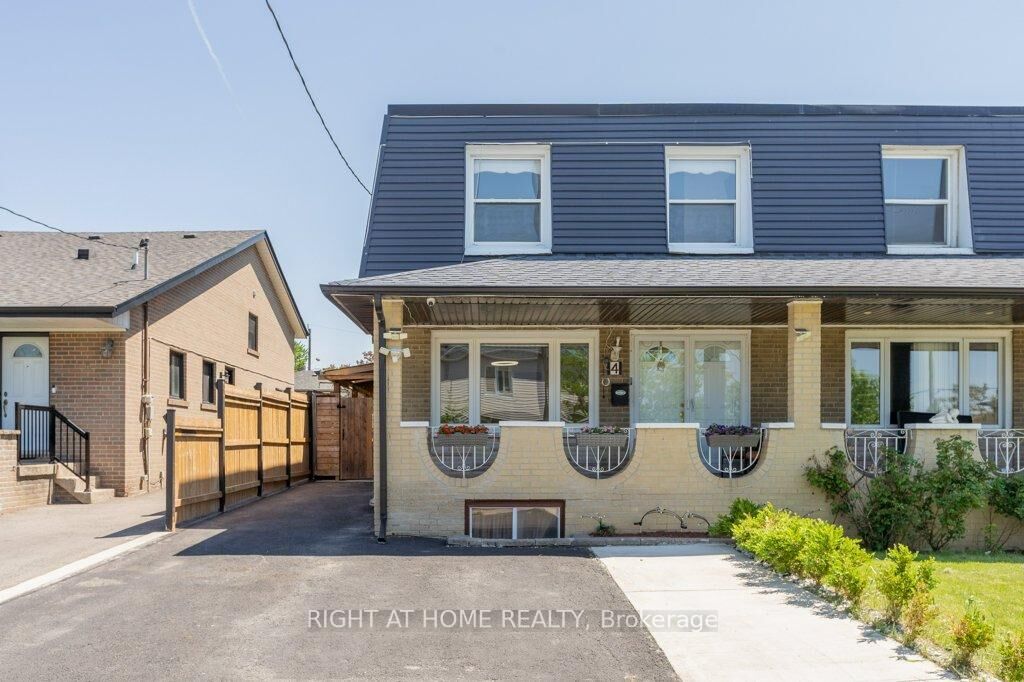 Property Photo:  4 Fennimore Crescent  ON M3N 1G8 