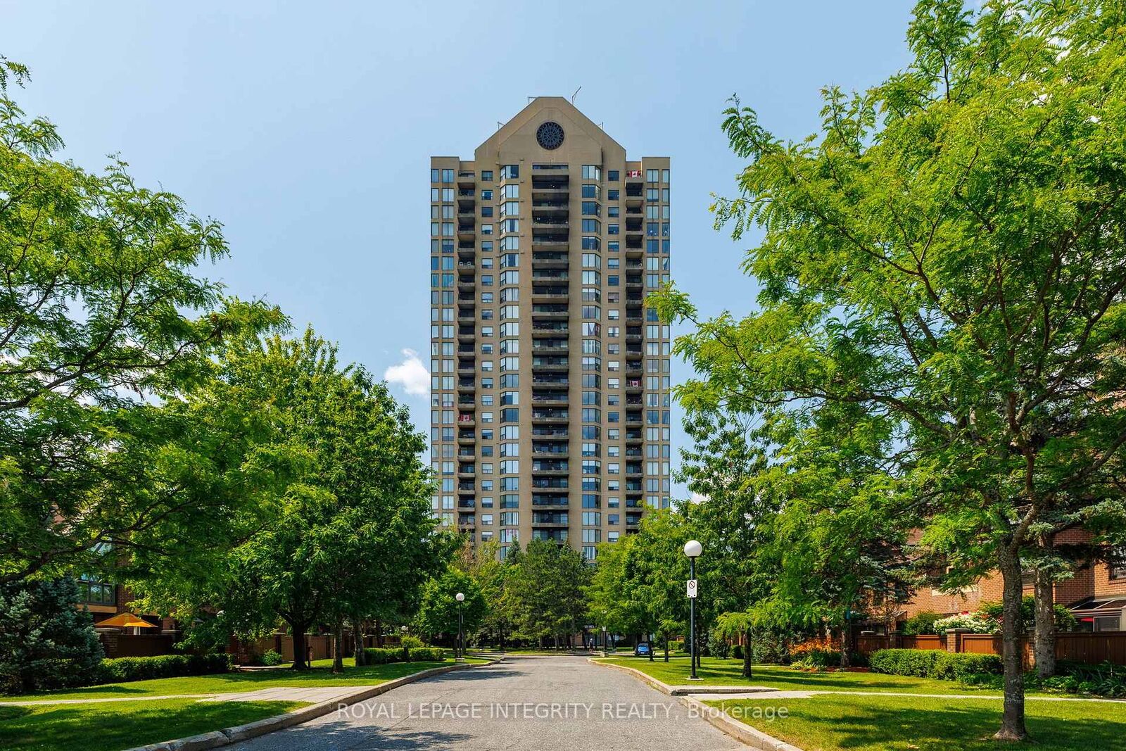 Property Photo: 545 St Laurent Boulevard 803 ON K1K 4H9