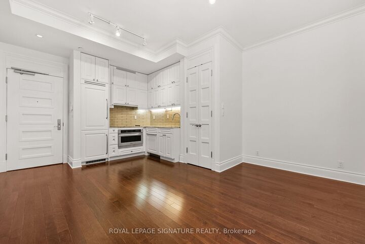 Property Photo:  22 Leader Lane 542  ON M5E 0B2 