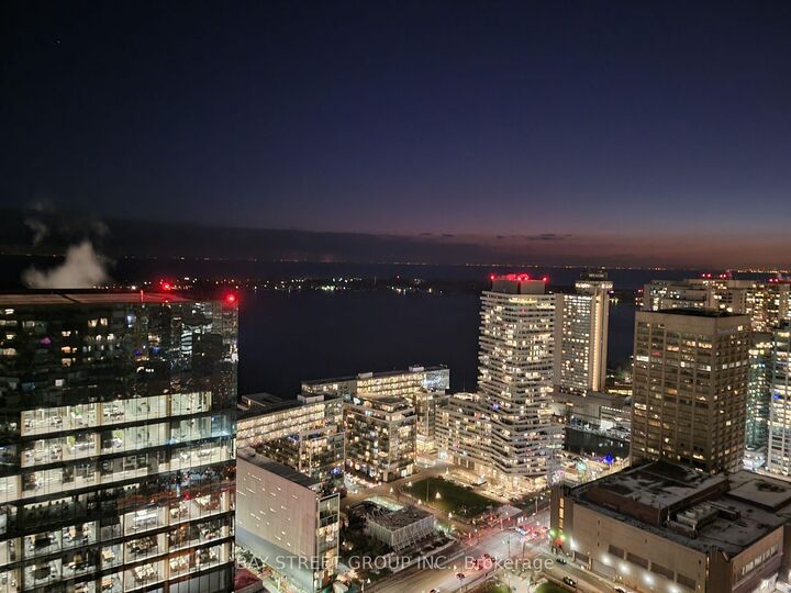 Property Photo:  138 Downes Street 4615  ON M5E 0E4 