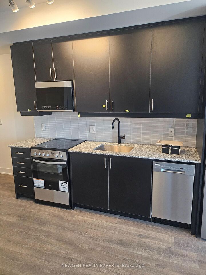 Property Photo: 2333 Khalsa Gate 221 ON L6M 4J2
