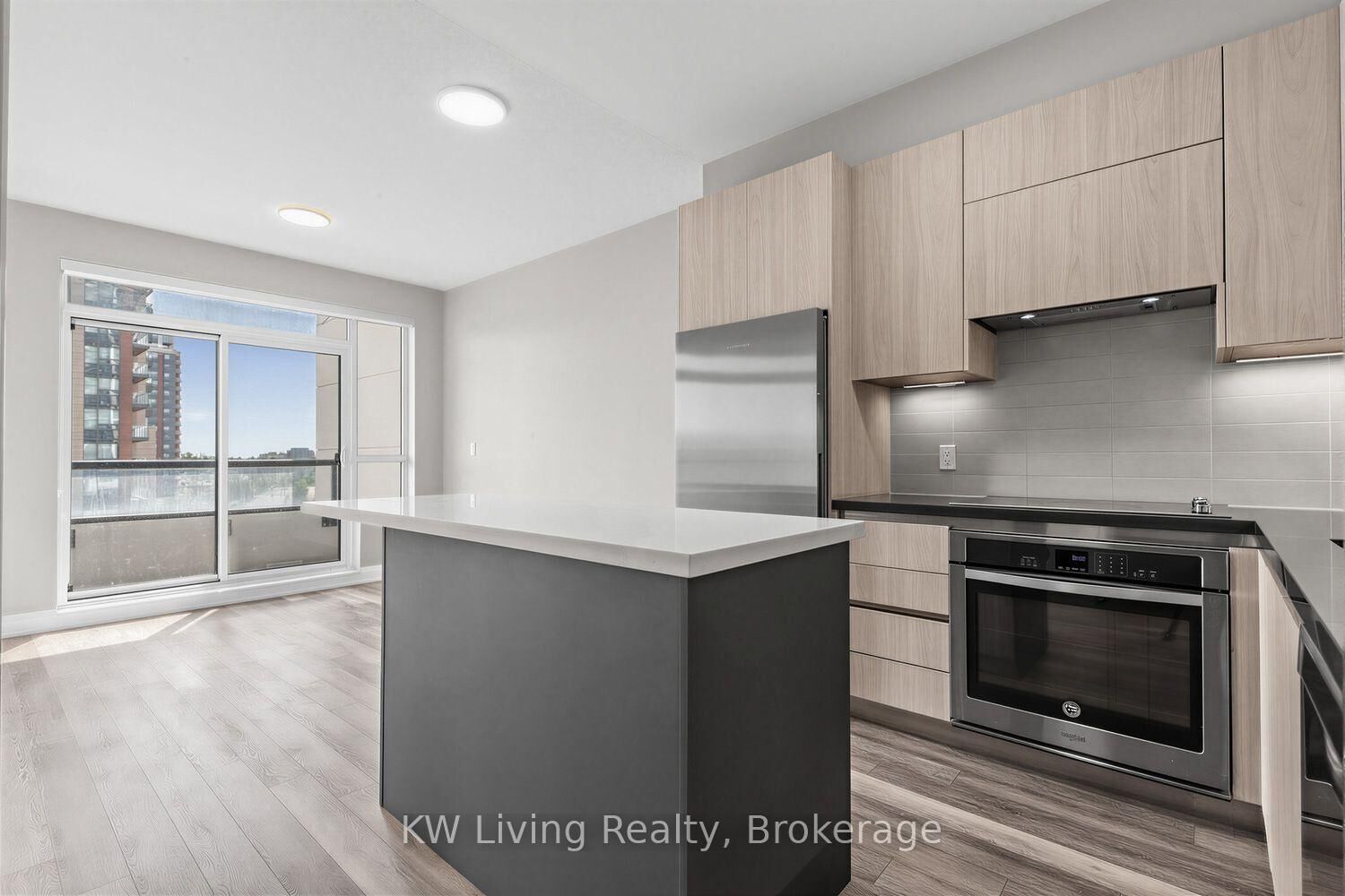 Property Photo:  15 Water Walk Drive 711  ON L6G 0G2 