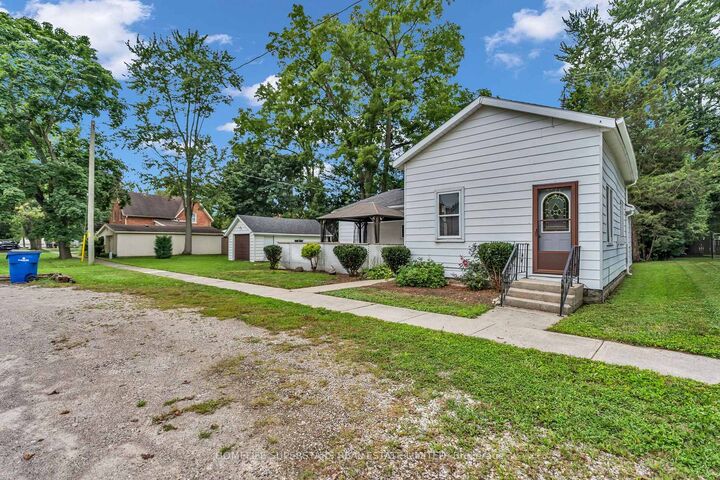 Property Photo:  258 William Street  ON N0P 1M0 