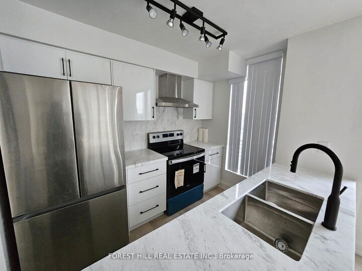 Property Photo:  24 Wellesley Street W 2105  ON M4Y 2X6 