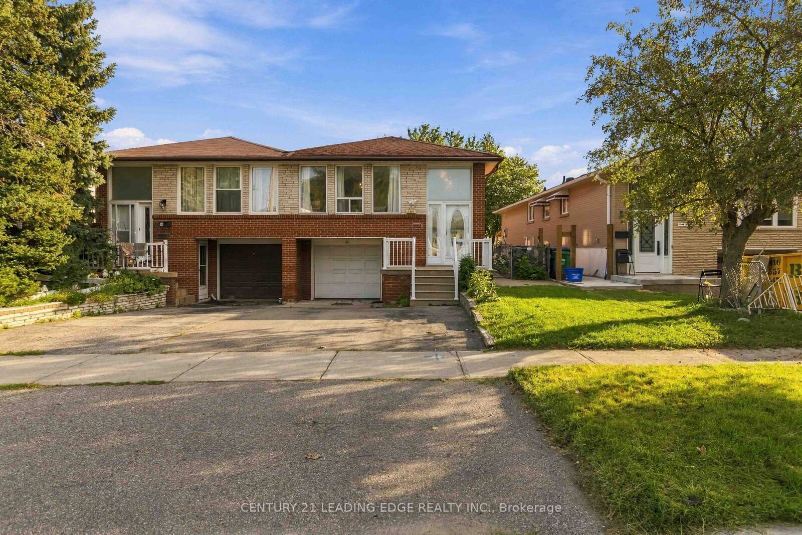 Property Photo:  3441 Anneliese Avenue  ON L4Y 3E1 