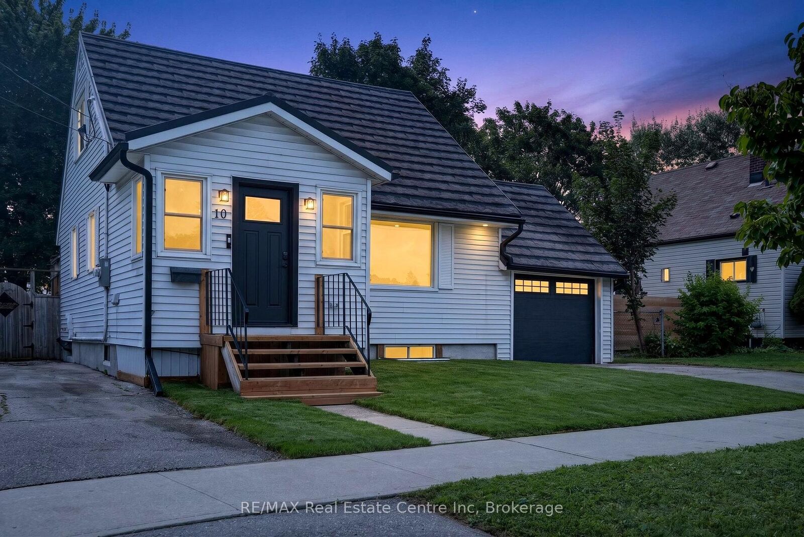 Property Photo:  10 Churchill Crescent W  ON N1M 2J4 