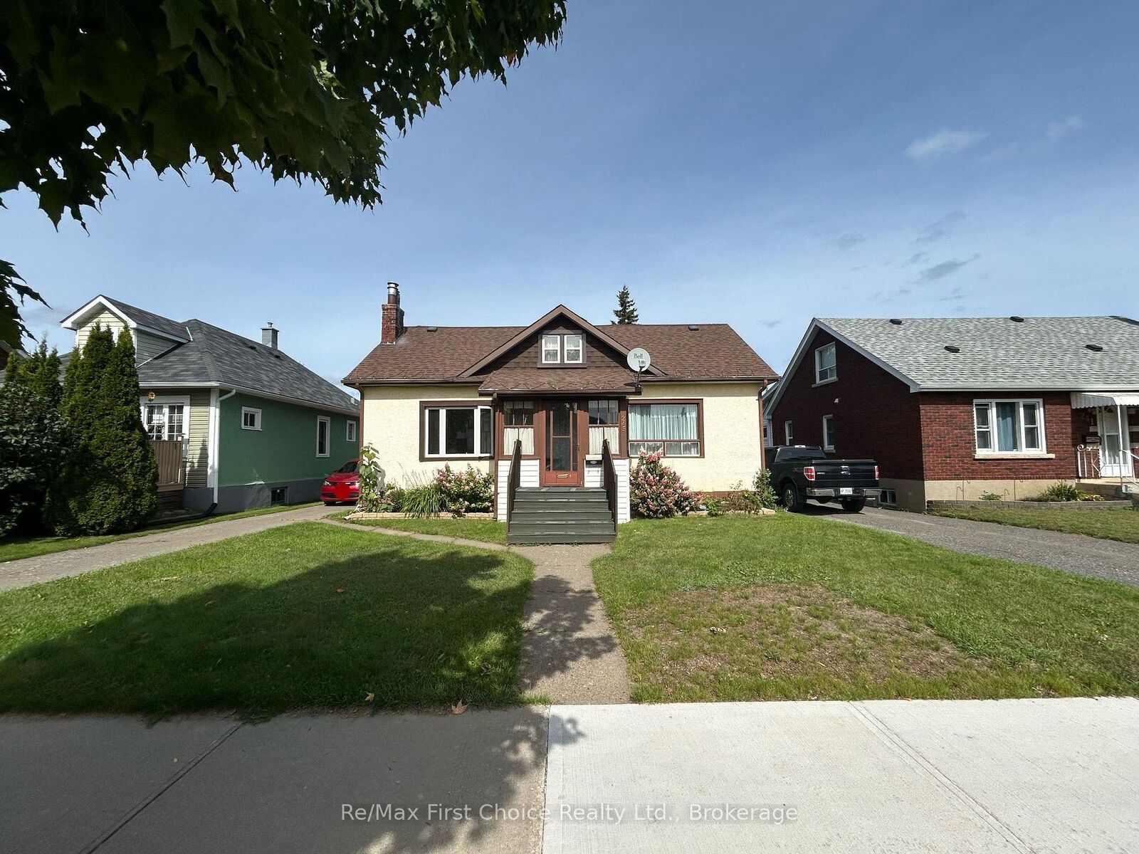 Property Photo:  245 Francis Street W  ON P7E 4C1 