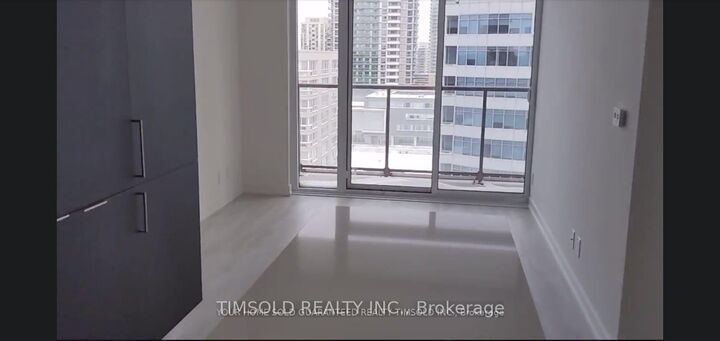 Property Photo:  33 Helendale Avenue  ON M4R 0A4 