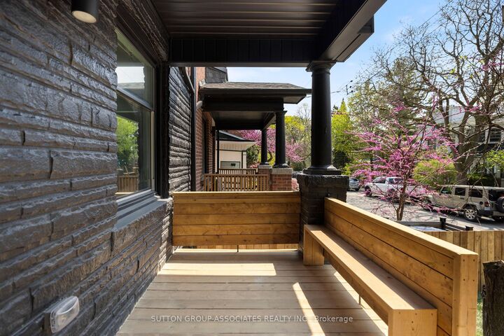 Property Photo:  853 Manning Avenue  ON M6G 2X1 