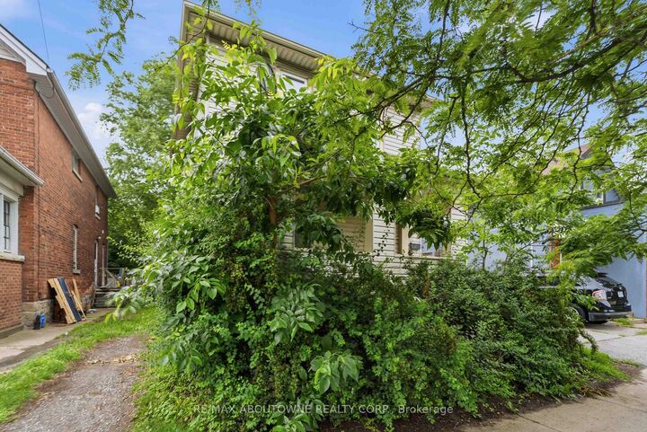 Property Photo:  107 Lake Street  ON L2R 5X7 