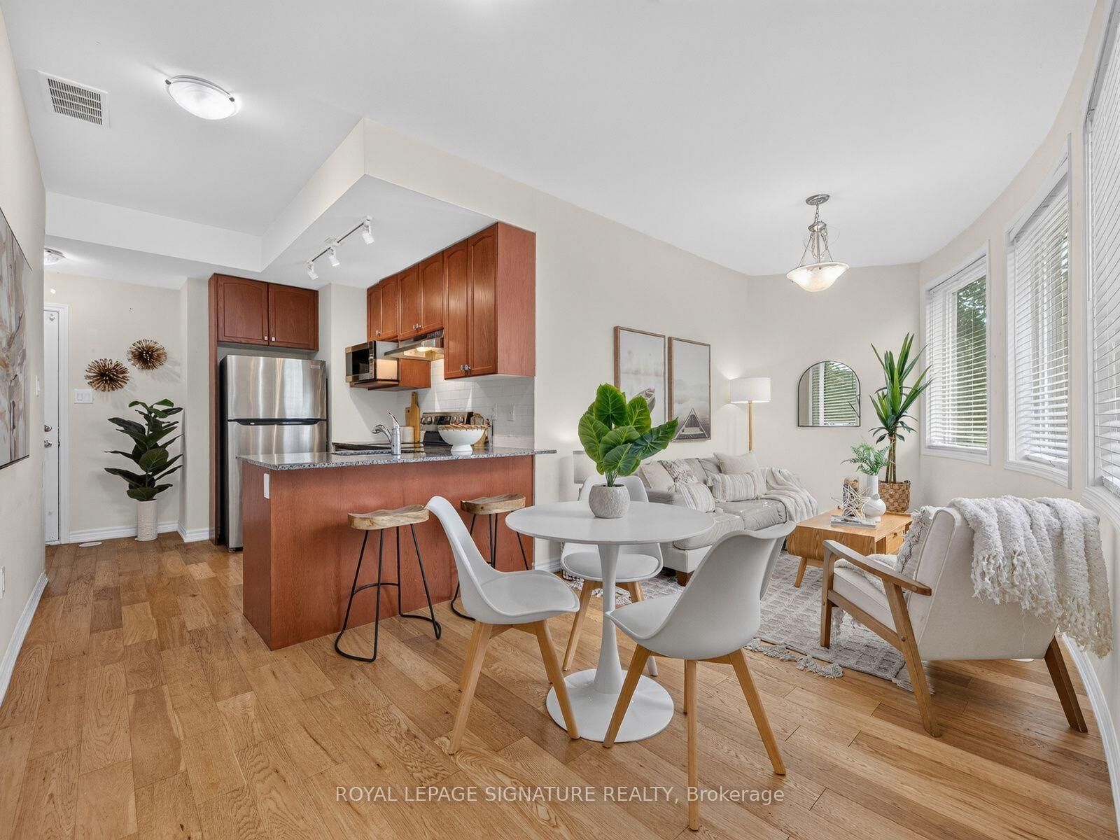 Property Photo:  1972B Victoria Park Avenue  ON M3A 0A8 