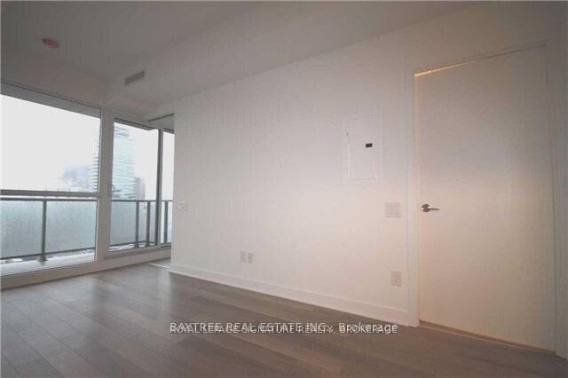 Property Photo:  290 Adelaide Street W 3409  ON M5V 1P6 