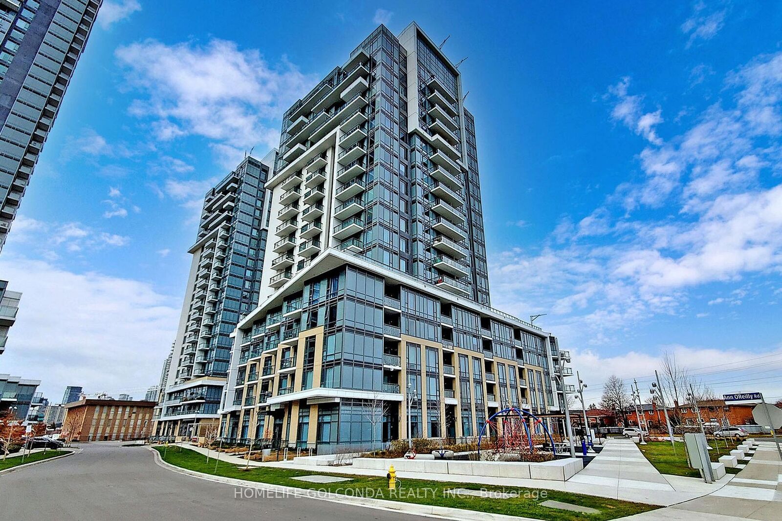 Property Photo:  60 Ann O'Reilly Road 1560  ON M2J 0C8 