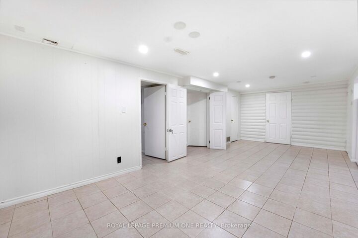 Property Photo:  139 McKee Avenue Lower Level  ON M2N 4C5 