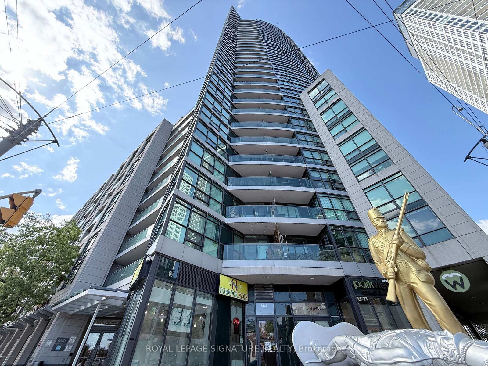 Property Photo:  600 Fleet Street 405  ON M5V 1B7 