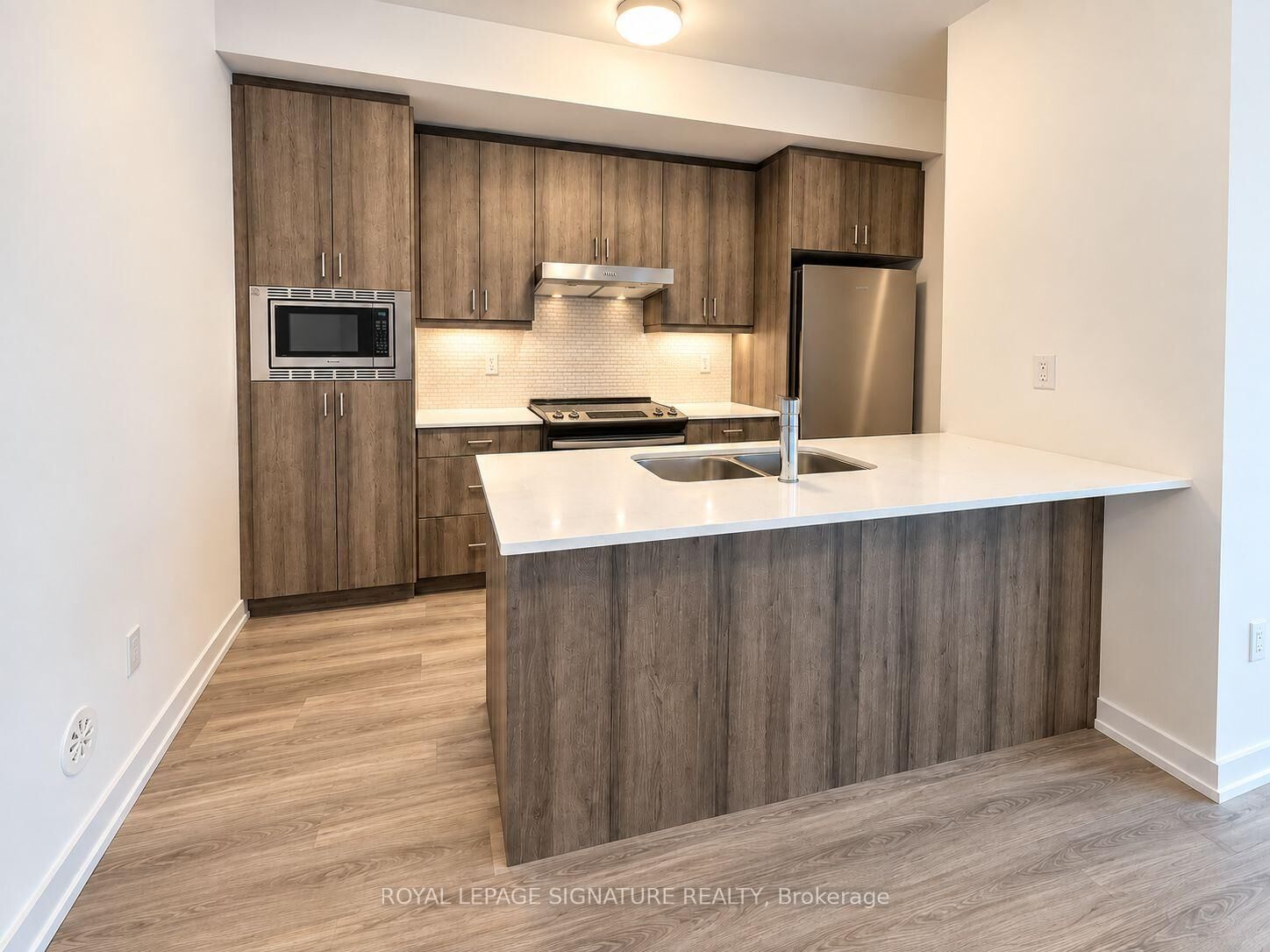 Property Photo:  3 Bancroft Lane 216  ON L4E 1M1 