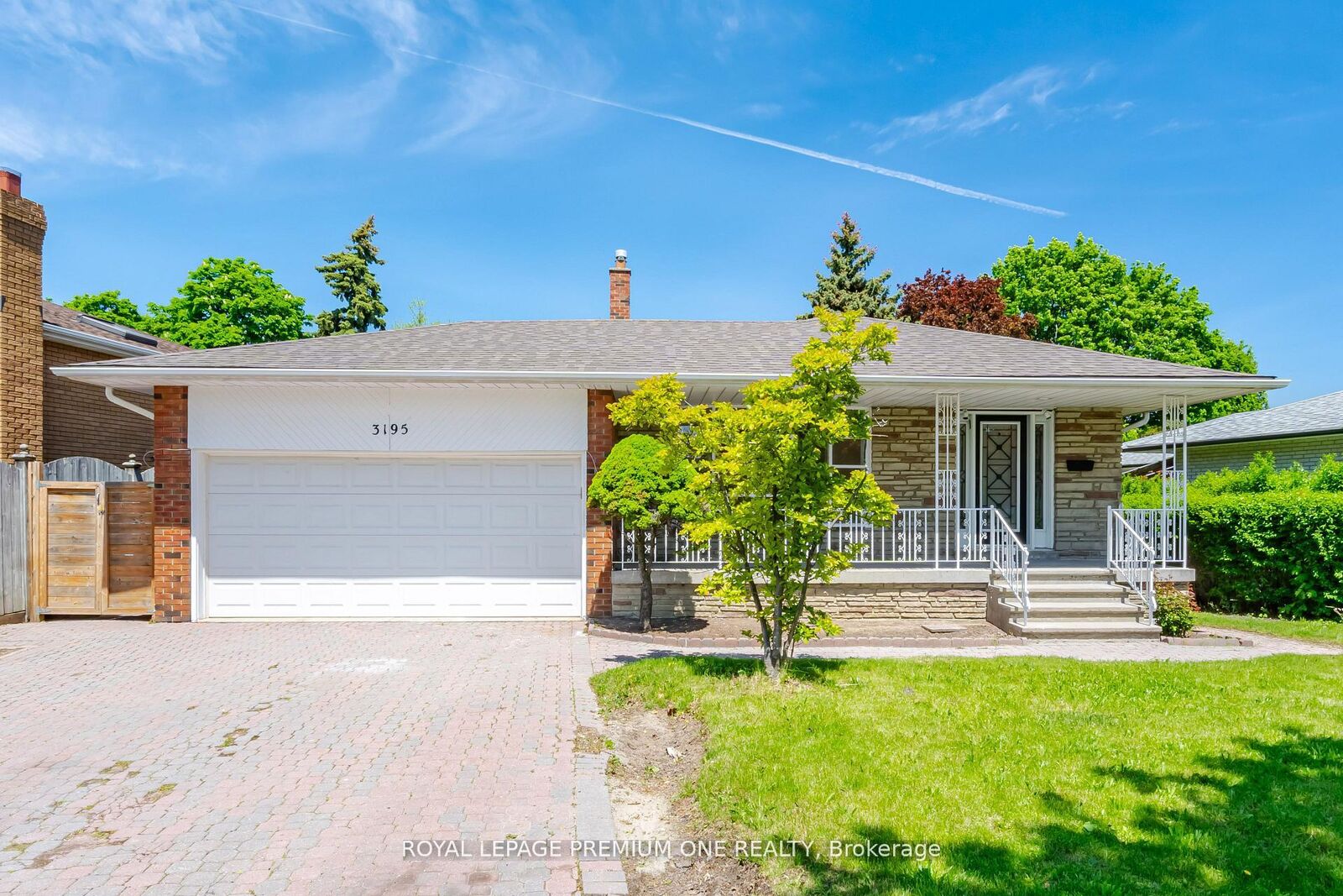 Property Photo:  3195 Golden Orchard Drive  ON L4Y 3G7 