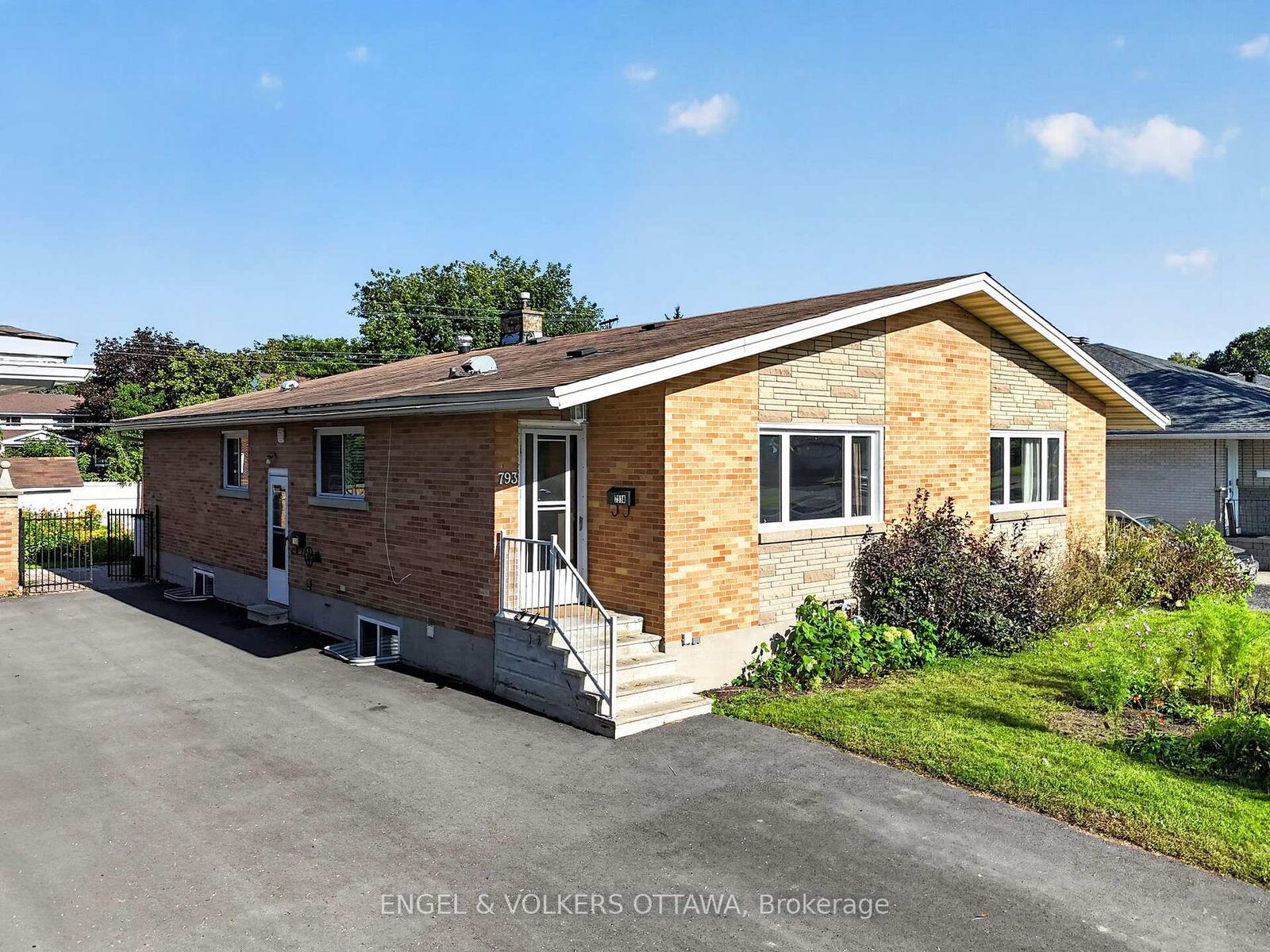 Property Photo: 793 Trojan Avenue ON K1K 2P6