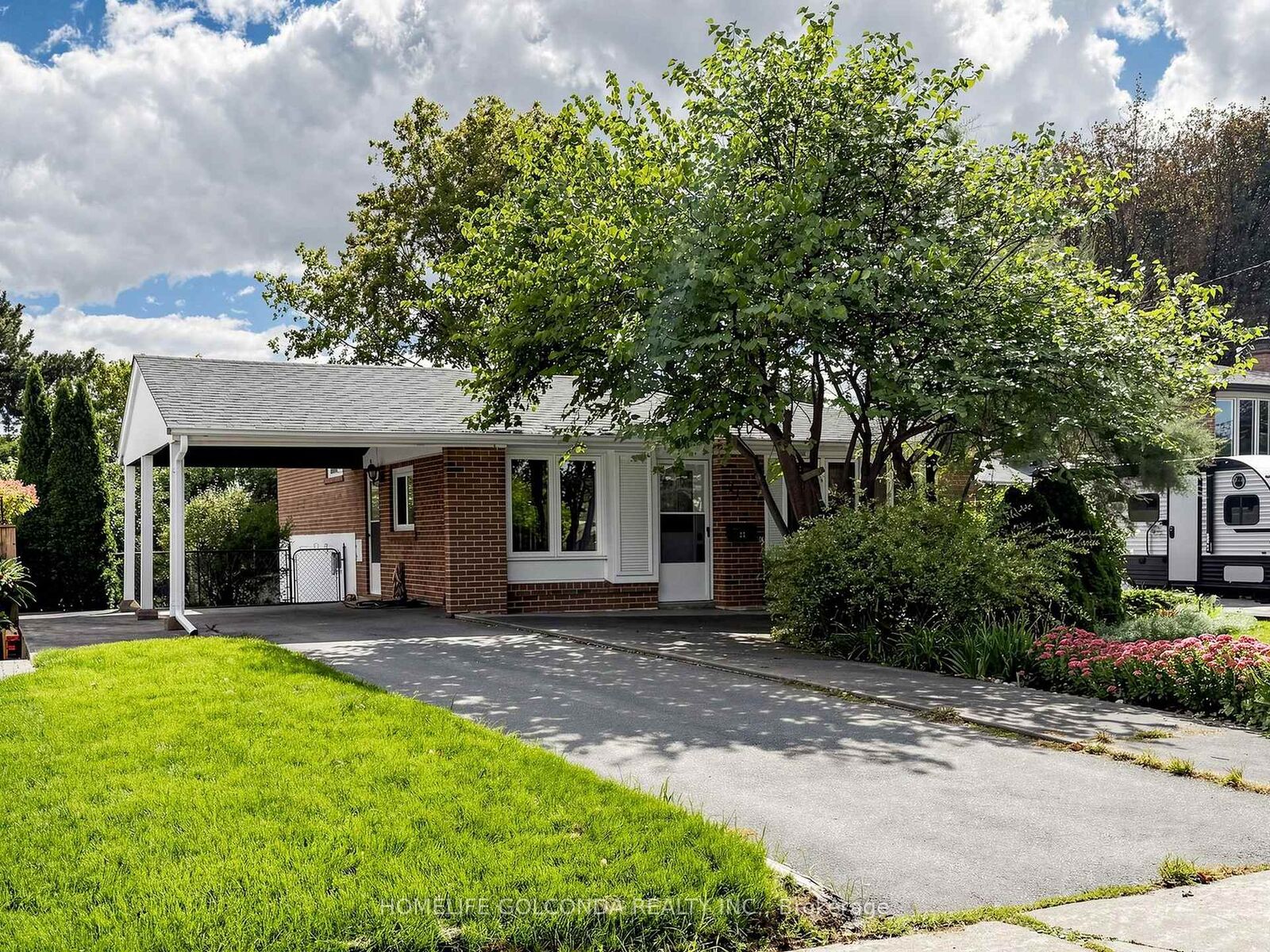Property Photo:  21 Grove Park Crescent  ON M2J 2C7 