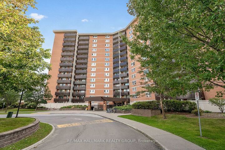 Property Photo: 2000 Jasmine Crescent 705 ON K1J 8K4