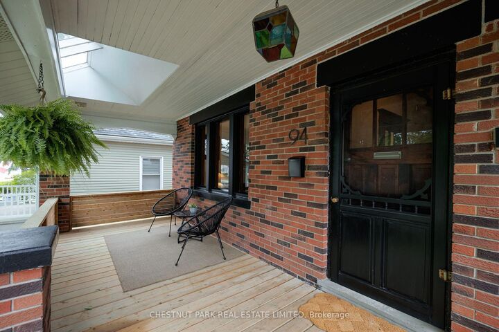 Property Photo:  94 Briscoe Street E  ON N6C 1X2 