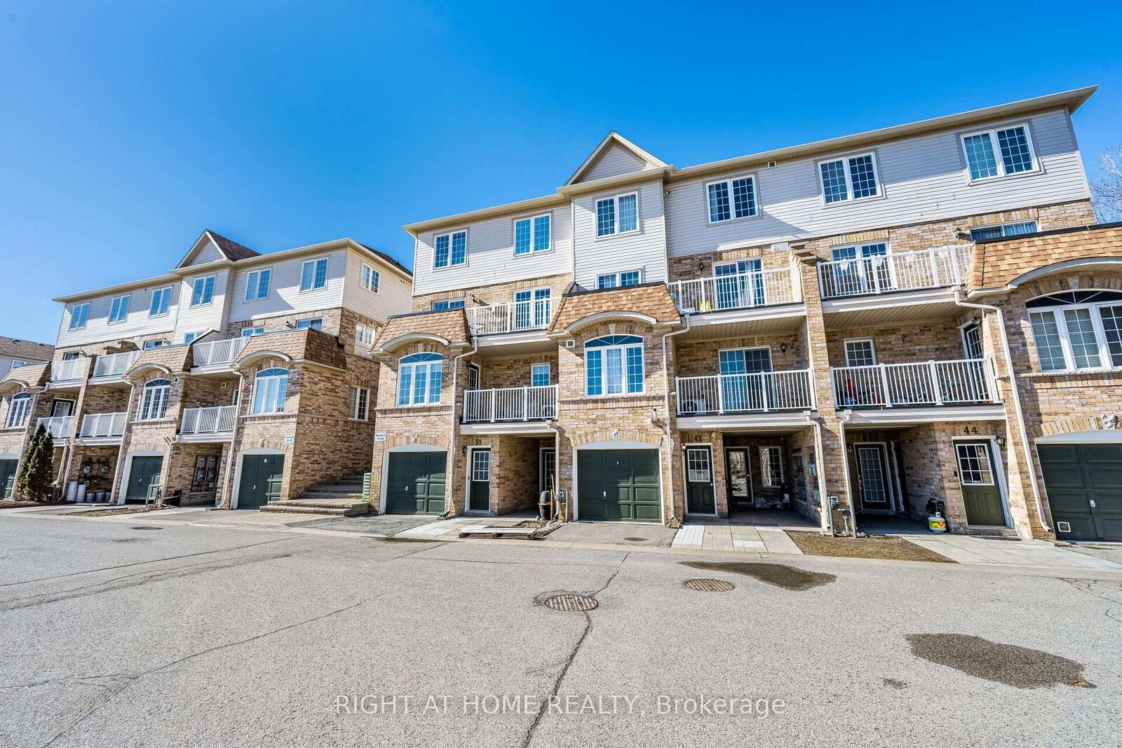 Property Photo:  200 McLevin Avenue 40  ON M1B 6C7 