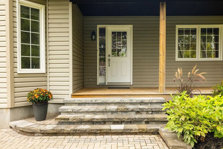 Property Photo:  44 Meadowglen Circle  ON K0G 1J0 