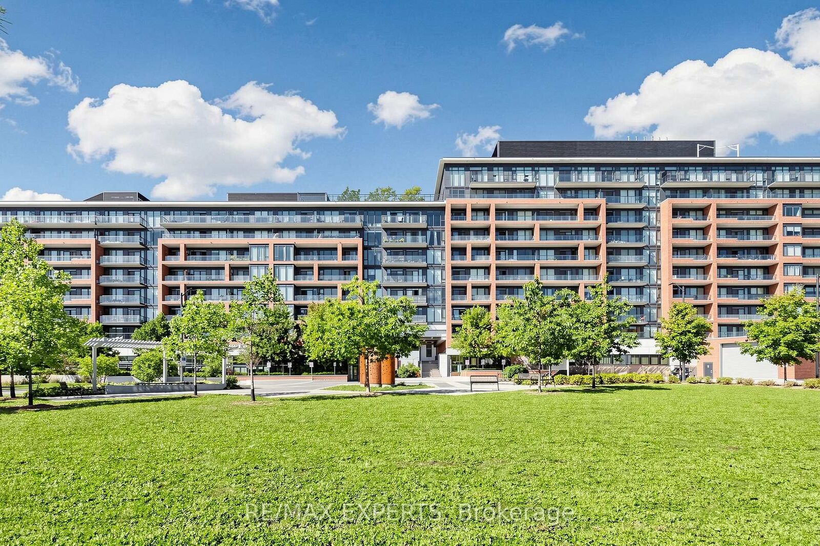 Property Photo:  99 Eagle Rock Way 302  ON L6A 5A7 