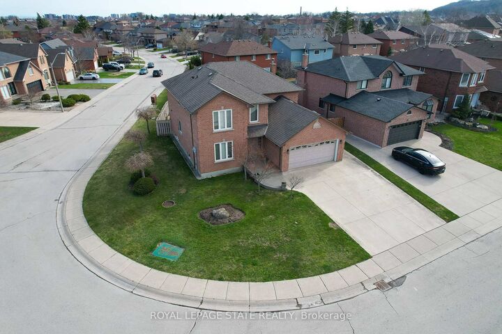 Property Photo:  137 National Drive  ON L8G 5B3 