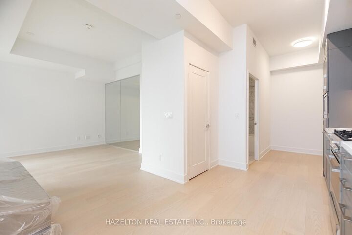 Property Photo:  8 Manor Road W 706  ON M4S 2A5 