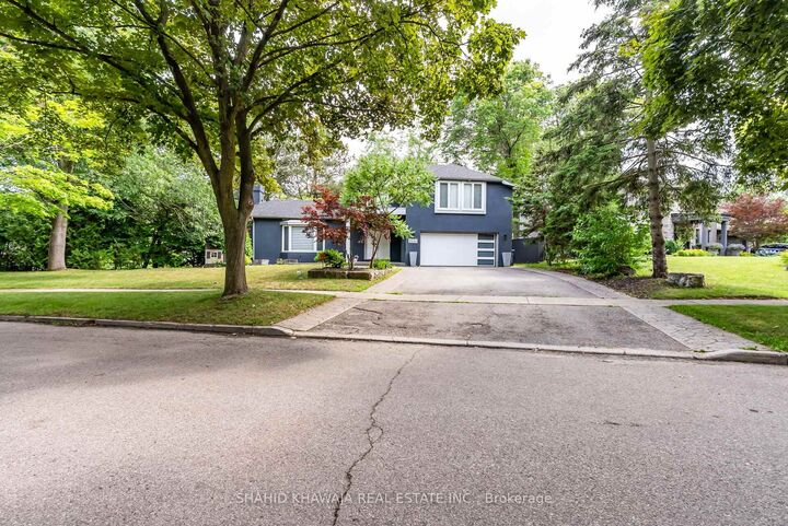 Property Photo:  1590 Yew Street  ON L5H 2B9 