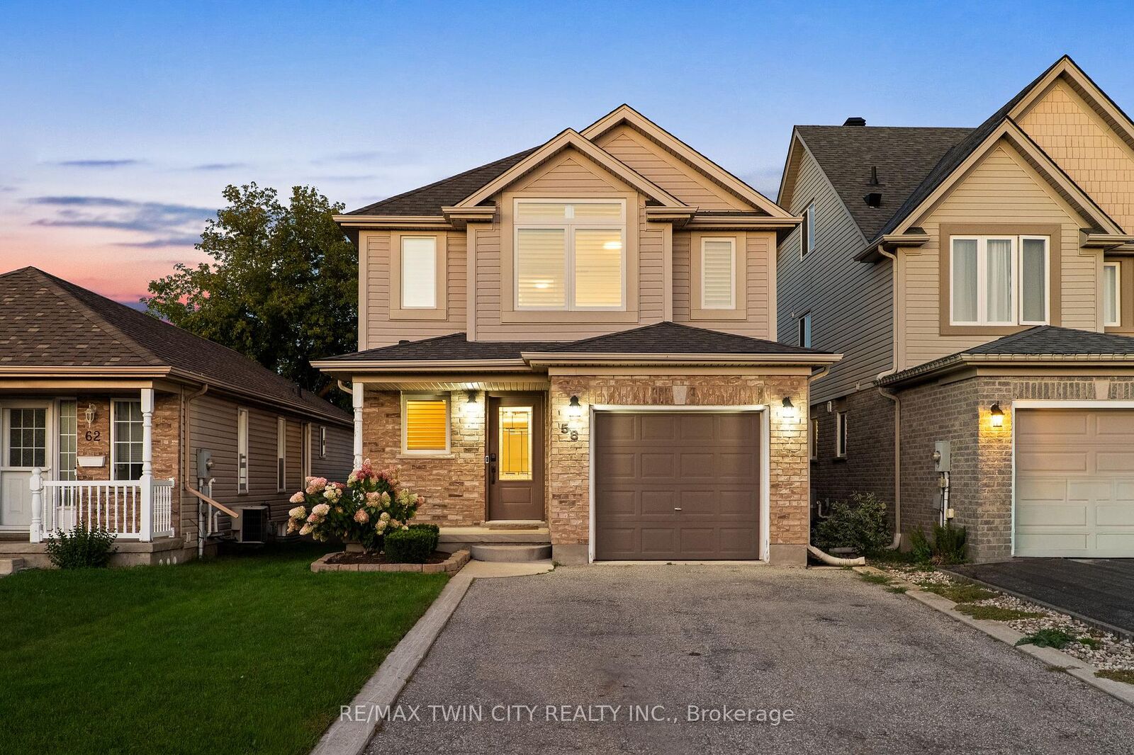 Property Photo: 58 Chateau Crescent ON N3H 5S2