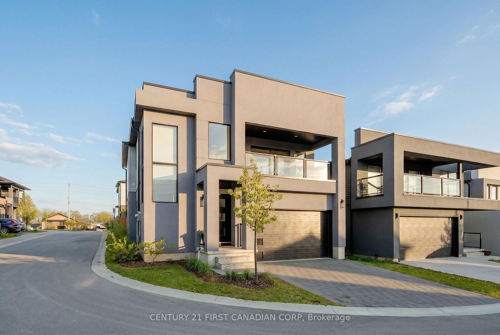 Property Photo:  1820 Canvas Way 33  ON N5X 0N5 