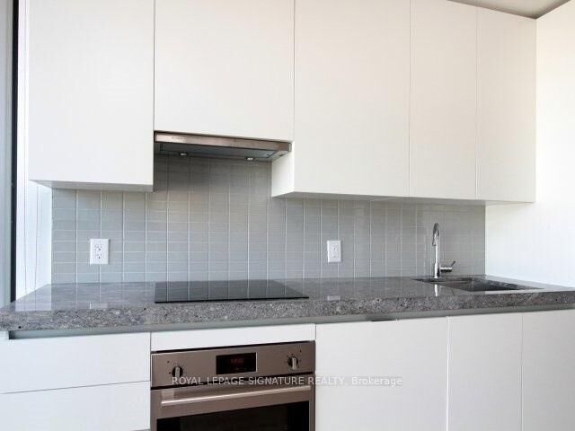 Property Photo:  629 King Street W 1318  ON M5V 1M5 