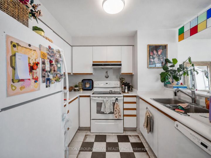Property Photo:  150 Dunlop Street E 902  ON L4M 6H1 