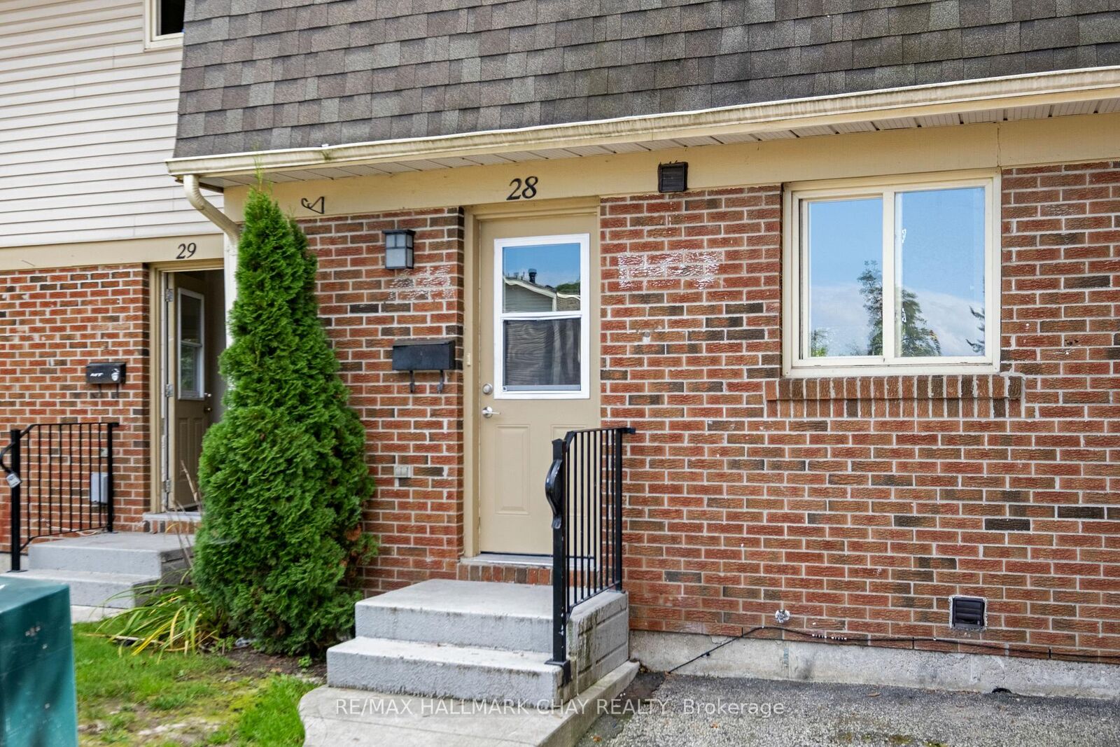 Property Photo:  177 Bayview Drive 28  ON L4N 4Y6 