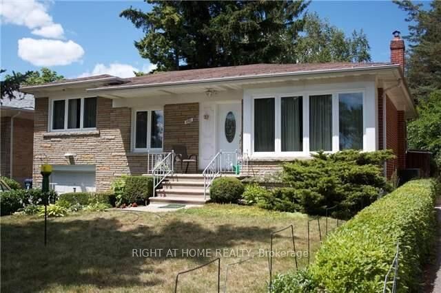 Property Photo:  260 Park Home Avenue Main  ON M1T 0B5 