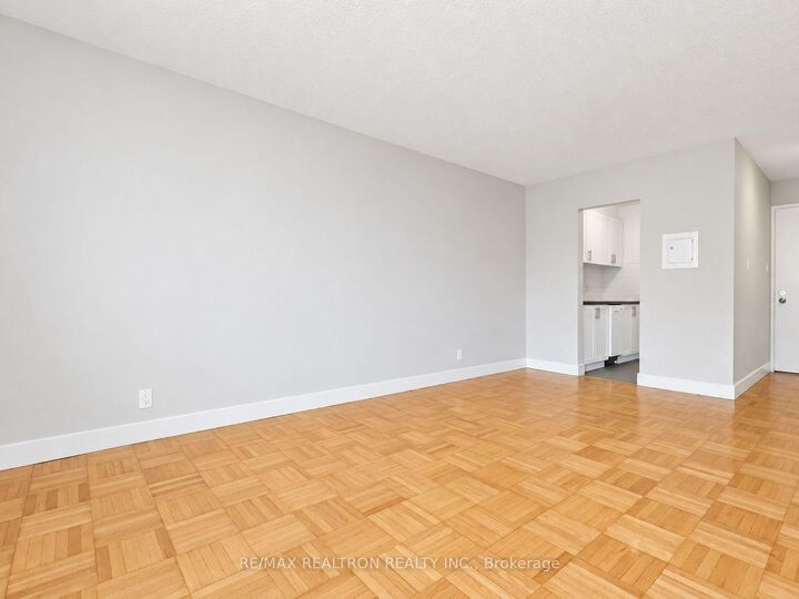 Property Photo:  990 Avenue Road 205  ON M5P 2K8 