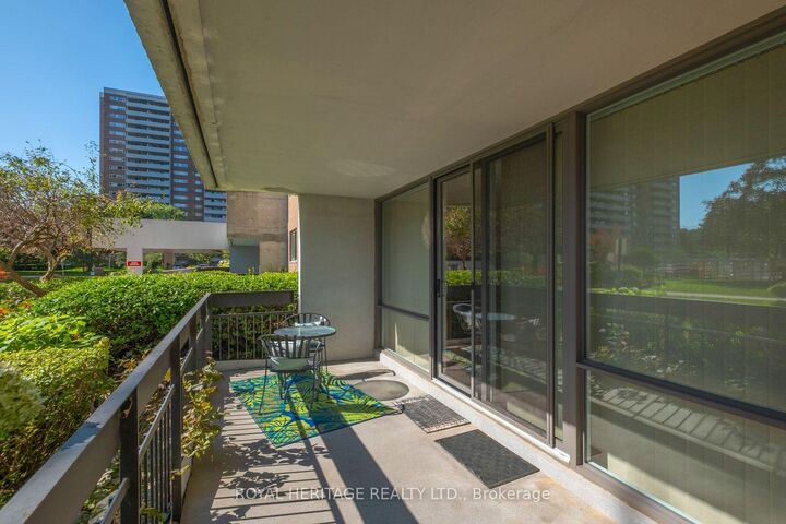 Property Photo:  260 Scarlett Road 104  ON M6N 4X6 