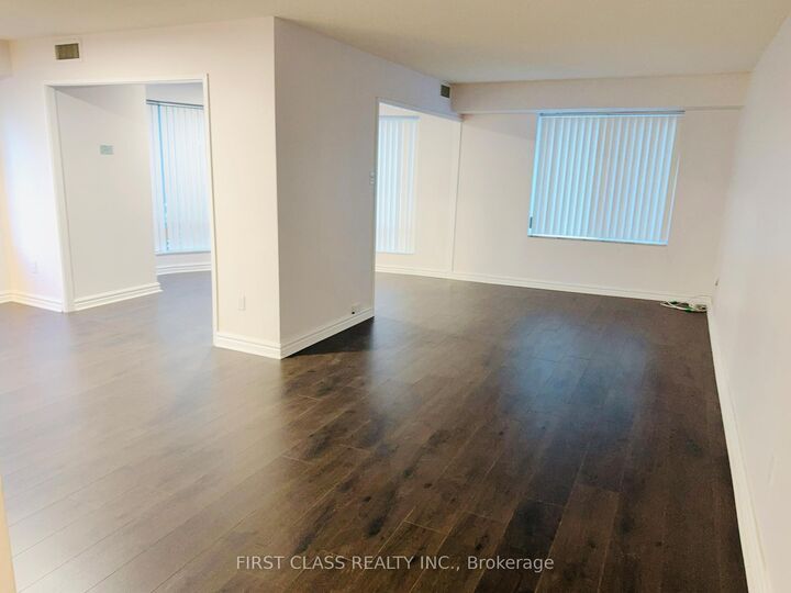 Property Photo:  33 University Avenue 1303  ON M5J 2S7 