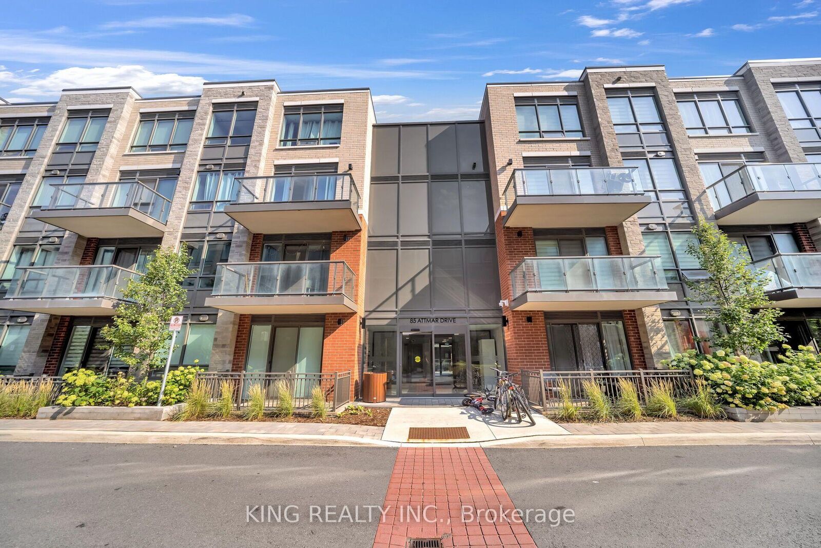 Property Photo: 85 Attmar Drive 337 ON L6P 0Y6
