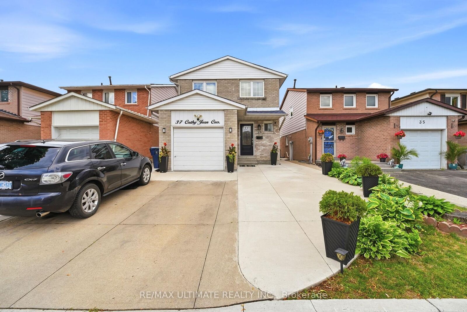Property Photo:  37 Cathy Jean Crescent  ON M9V 4T2 