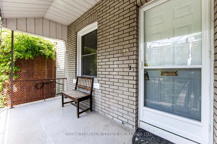 Property Photo:  615 Crawford Street  ON M6G 3K1 