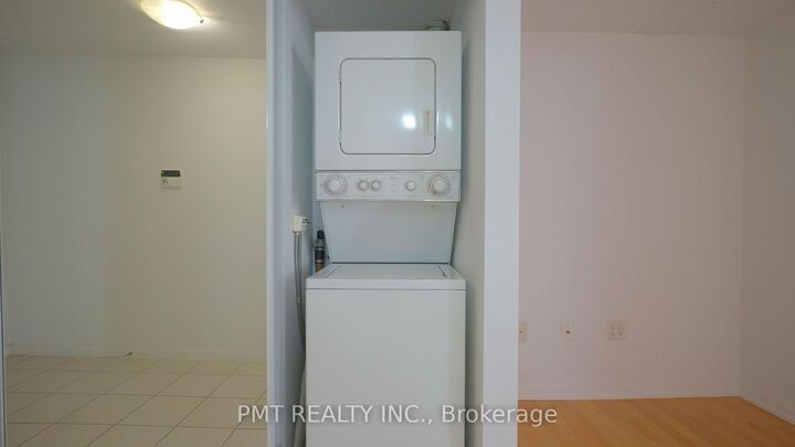 Property Photo:  38 Grenville Street 1607  ON M4Y 1A5 