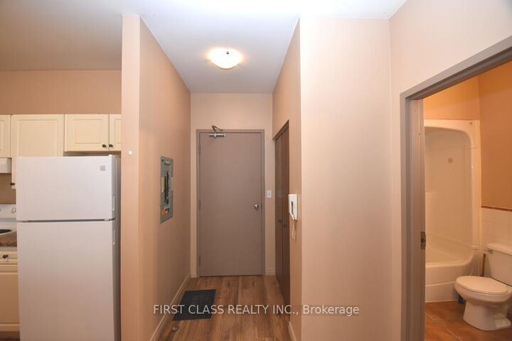 Property Photo: 18 Market Street 3 ON N3T 2Z5