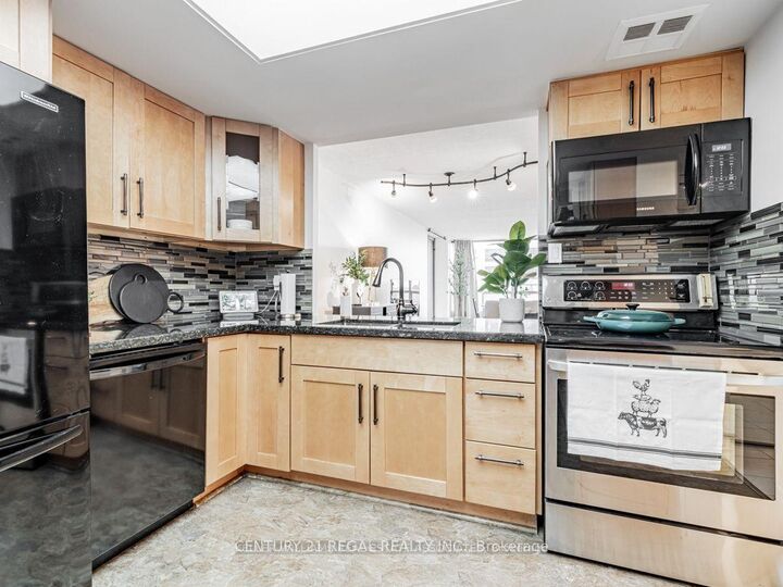 Property Photo:  5765 Yonge Street 1405  ON M2M 4H9 
