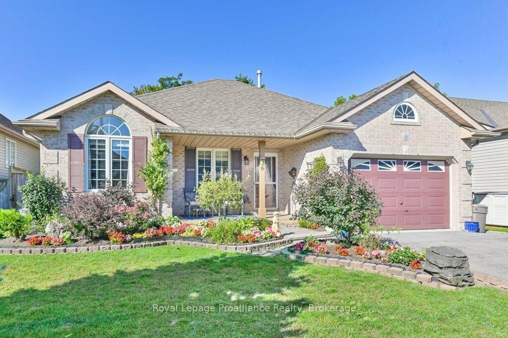 Property Photo: 36 Heartwood Drive ON K8P 5L9