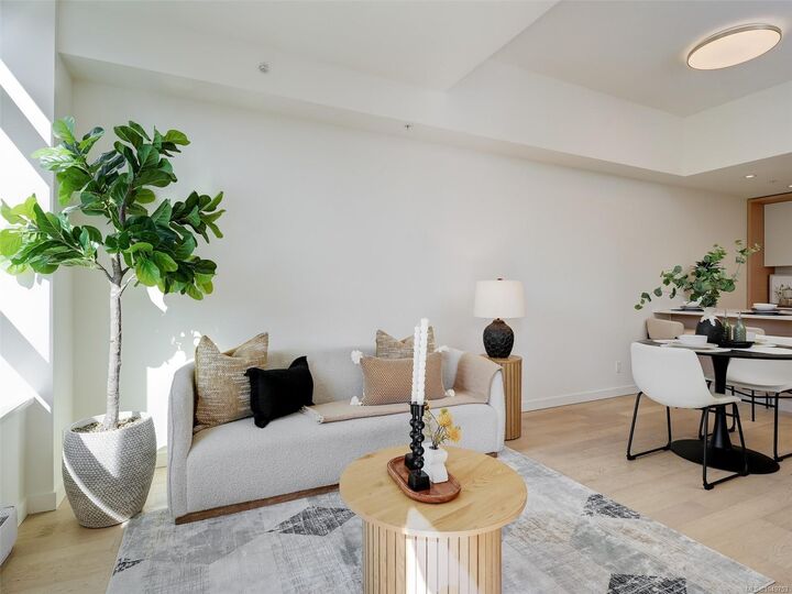 Property Photo:  530 Michigan St #302  BC V8V 0G2 
