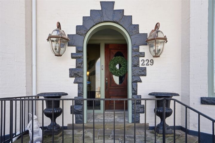 Property Photo:  229 Grandview Avenue 3  PA 15211 